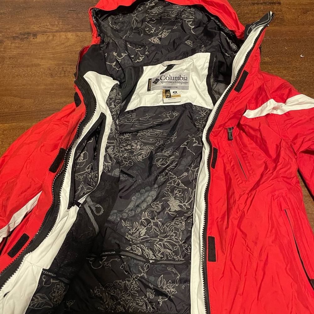Columbia red Jacket. - Picture 7 of 10